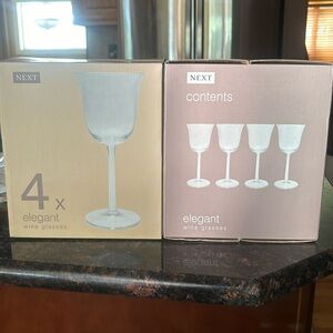 🚪 NIB 8/  elegant wine glasses